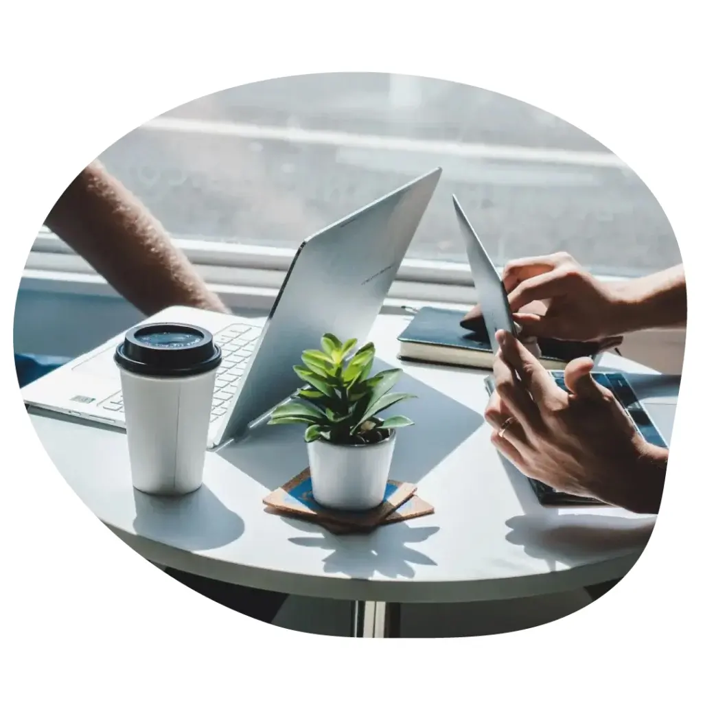 Photo formation ordinateurs deux personnes